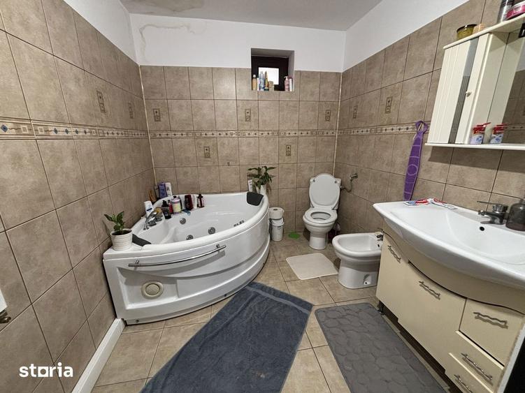 Casă cu 6 camere cu Teren 400 Mp în Străulești