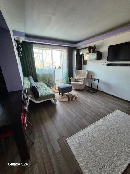 Apartament cu 4 camere semidecomandat, mobilat în Tătărași