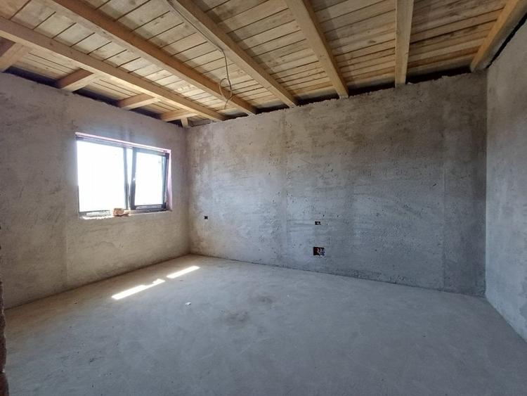 Casă individuală cu 4 camere cu Teren 430 Mp în Valea Adâncă