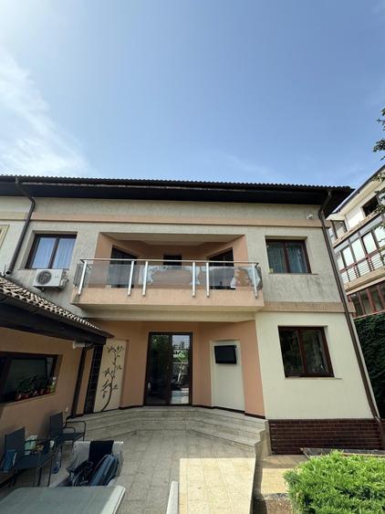 Casă individuală cu 6 camere cu Canalizare în Dămăroaia