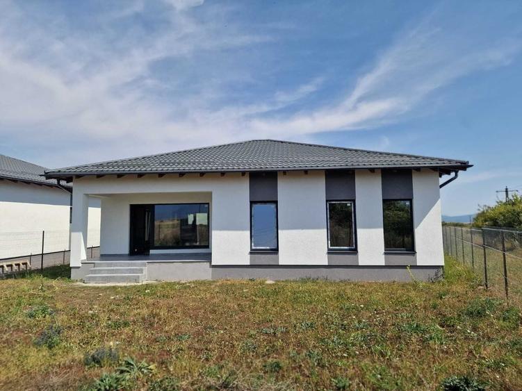 Casă cu 4 camere în Tărlungeni