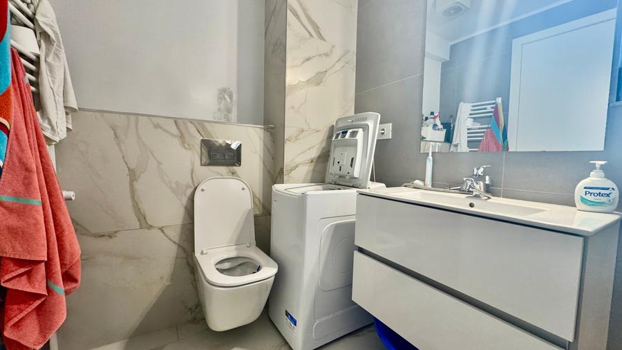 Apartament cu 2 camere semidecomandat în P-ta Presei Libere