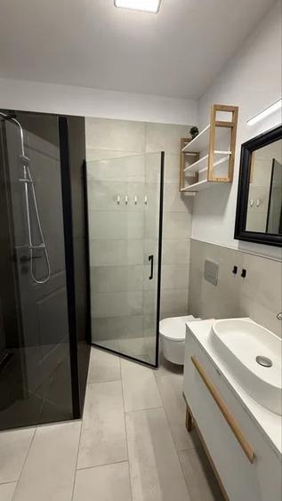 Apartament cu 2 camere semidecomandat, mobilat în Florești
