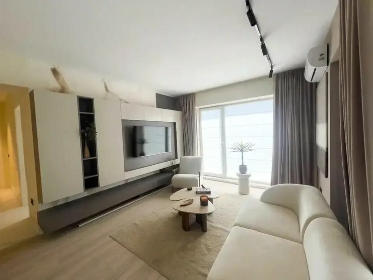 Apartament cu 3 camere semidecomandat în Theodor Pallady