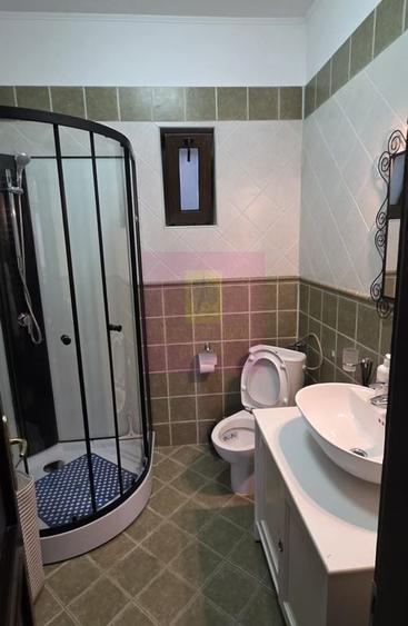 Casă cu 5 camere cu Teren 500 Mp în Central