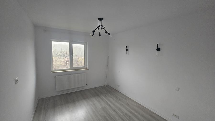Duplex cu 4 camere cu Canalizare în Nord