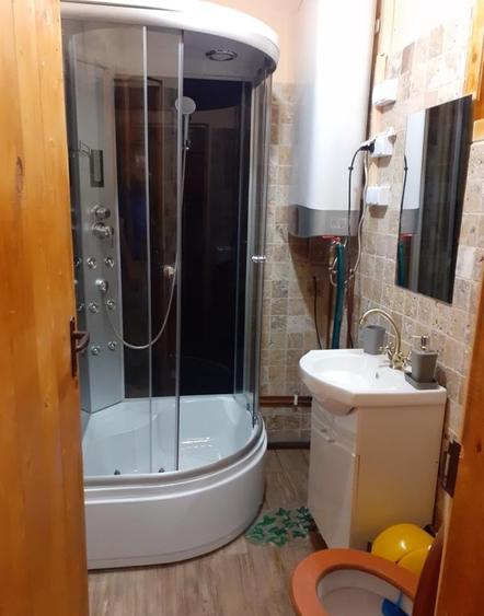 Casă individuală cu 4 camere cu Teren 8000 Mp în Plopi