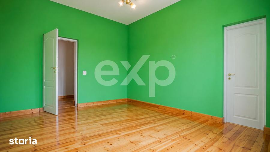Casă cu 9 camere cu Teren 1766 Mp în Central