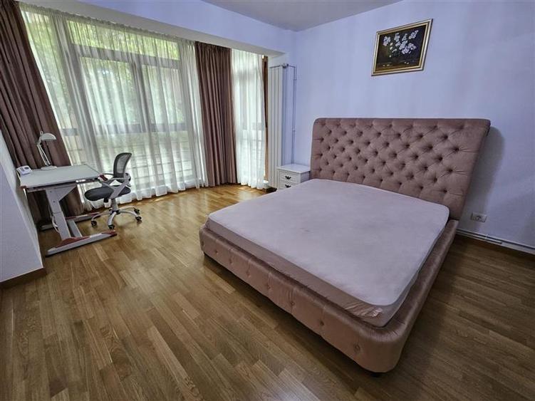 Apartament cu 3 camere semidecomandat, mobilat în Kiseleff