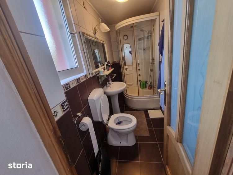 Casă cu 5 camere decomandat cu Teren 700 Mp în Central
