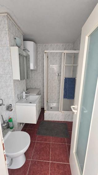 Apartament cu 3 camere decomandat, mobilat în Central