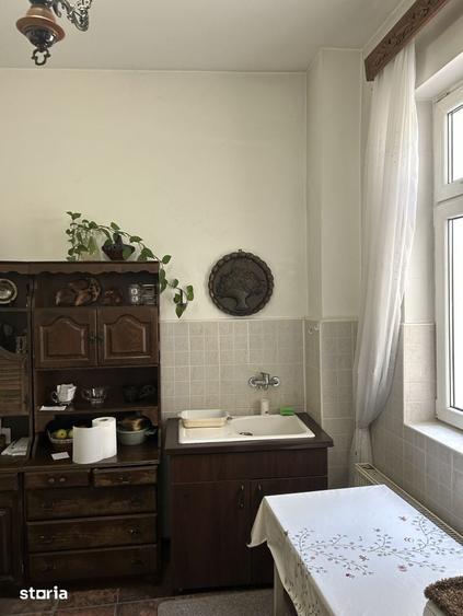 Casă cu 6 camere cu Teren 540 Mp în Central