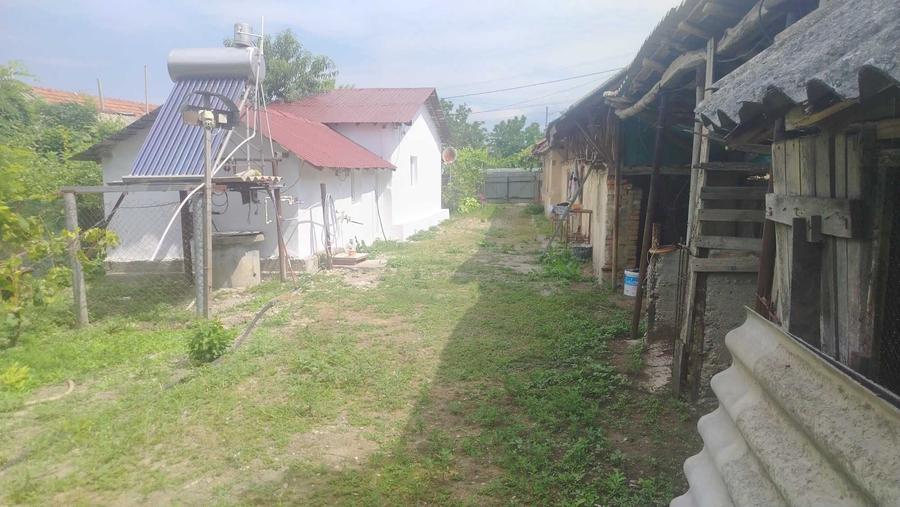 Casă cu 4 camere în Mărcești