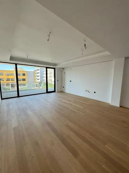 Apartament cu 3 camere decomandat în Floreasca