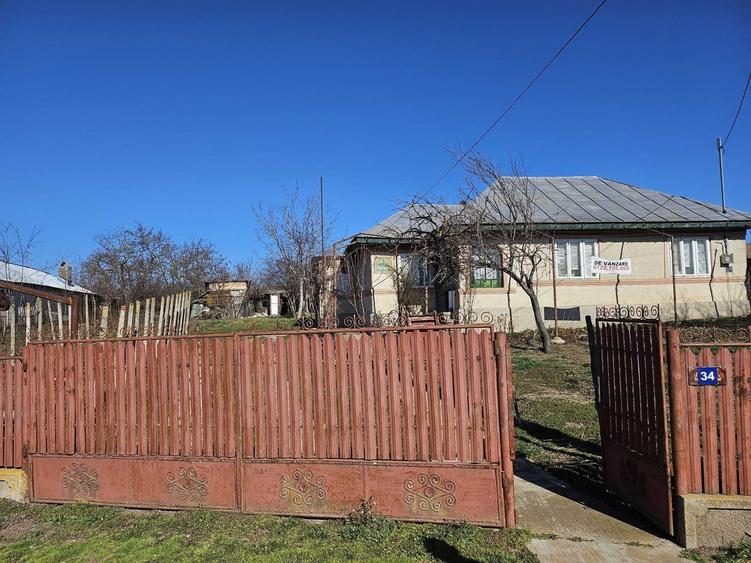 Casă cu 4 camere în Fulga