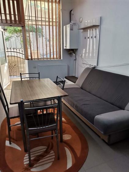 Garsonieră decomandată în Central