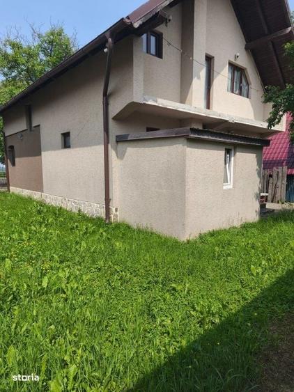 Casă cu 4 camere cu Teren 2600 Mp în Ipotești