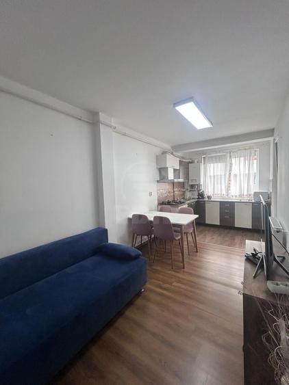 Apartament cu 2 camere semidecomandat în Florești
