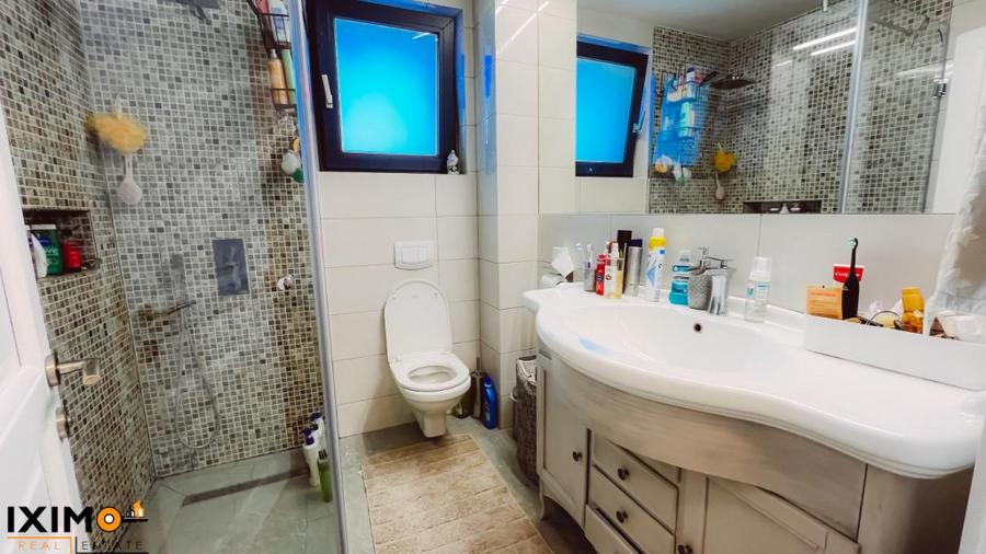 Casă cu 6 camere cu Teren 10100 Mp în Traian