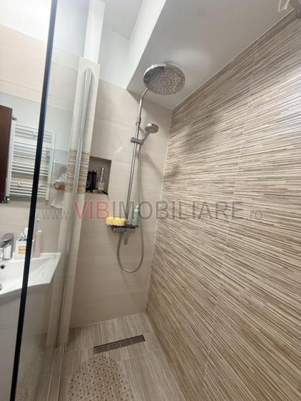 Apartament cu 3 camere decomandat în Victoriei