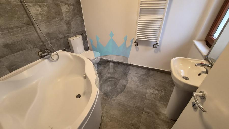 Casă individuală cu 5 camere cu Canalizare în Voluntari