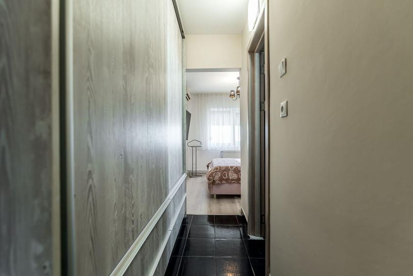 Apartament cu 5 camere decomandat, mobilat în Micălaca
