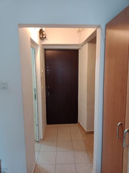 Garsonieră decomandată, mobilată în Palat