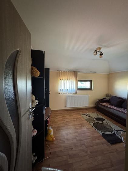 Casă cu 4 camere în Vladimirescu