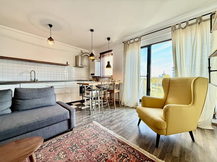 Apartament cu 3 camere semidecomandat, mobilat în Băneasa