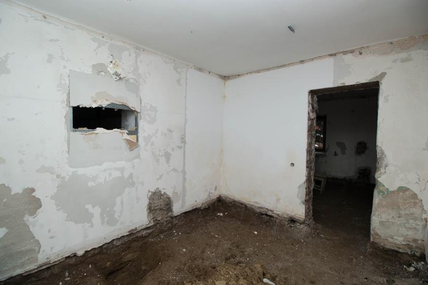 Casă cu 6 camere cu Canalizare în Central