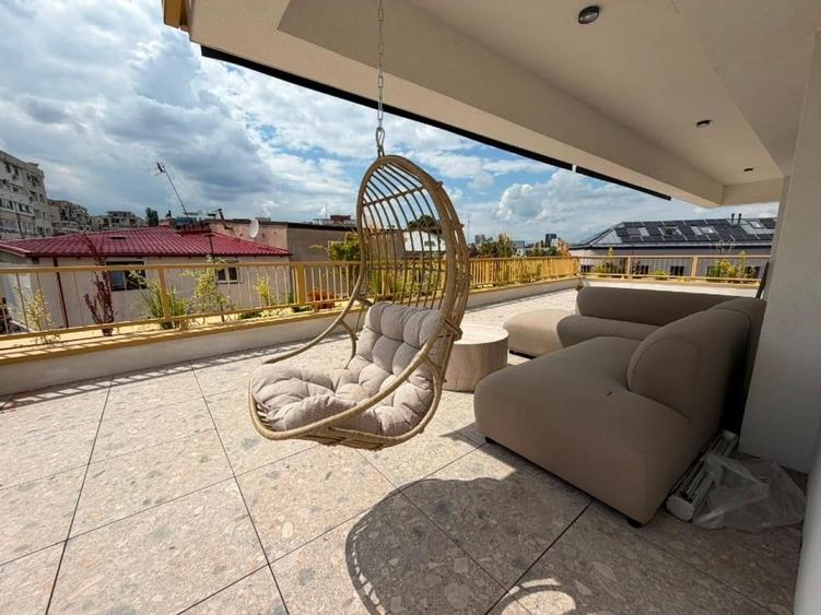 Apartament cu 3 camere semidecomandat, mobilat în Unirii