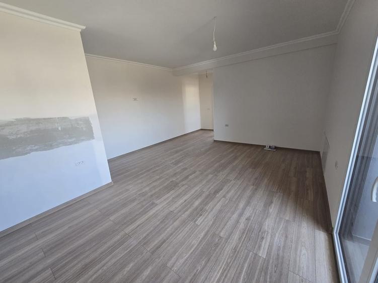 Apartament cu 3 camere decomandat în Braytim