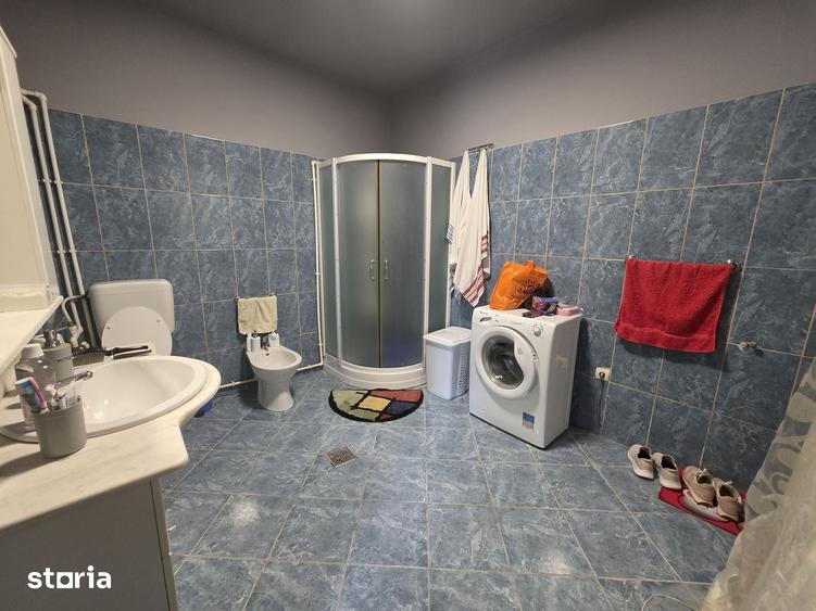 Casă cu 5 camere cu Teren 284 Mp în Brăilița