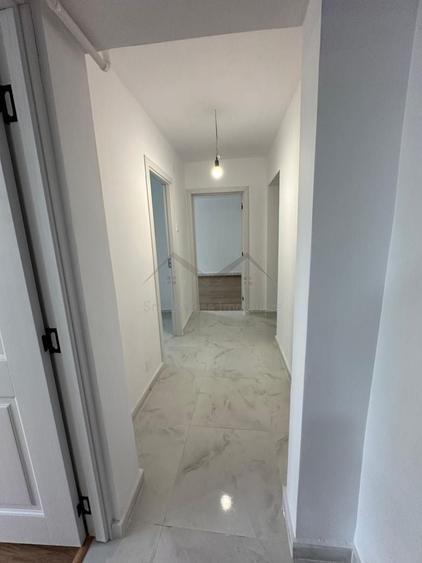 Apartament cu 4 camere decomandat în Dacia