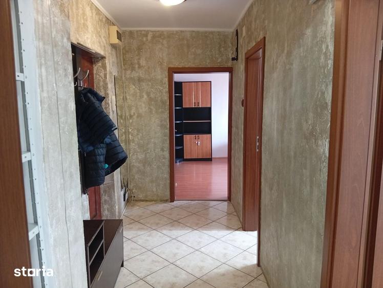 Apartament cu 2 camere decomandat în Intim