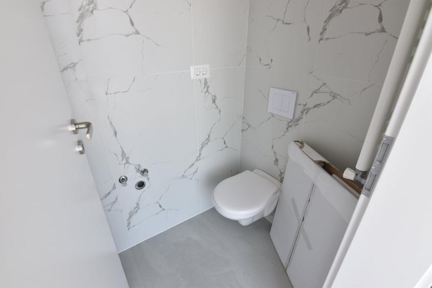 Penthouse cu 3 camere decomandat în Prelungirea Ghencea
