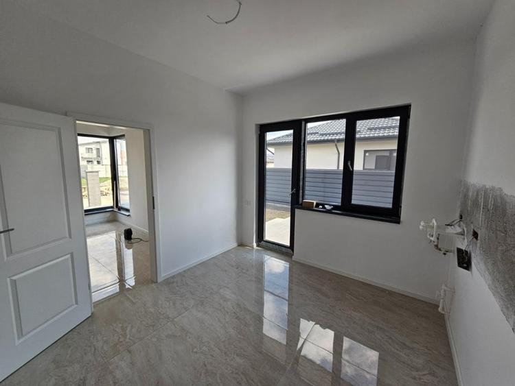 Casă individuală cu 4 camere cu Teren 360 Mp în Clinceni
