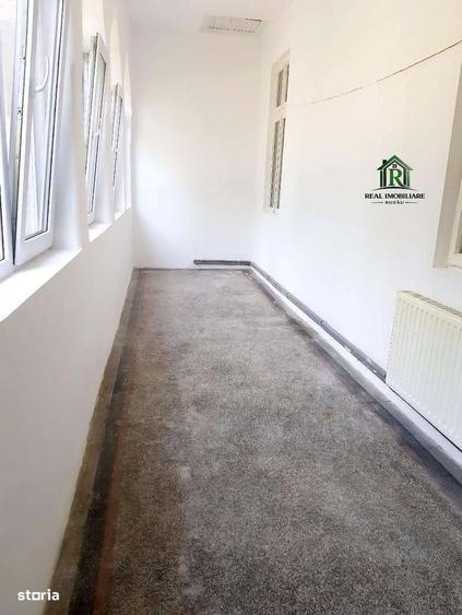 Casă cu 2 camere decomandat în Central
