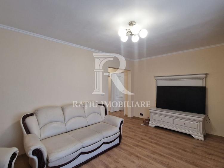 Apartament cu 3 camere decomandat, mobilat în Nufărul