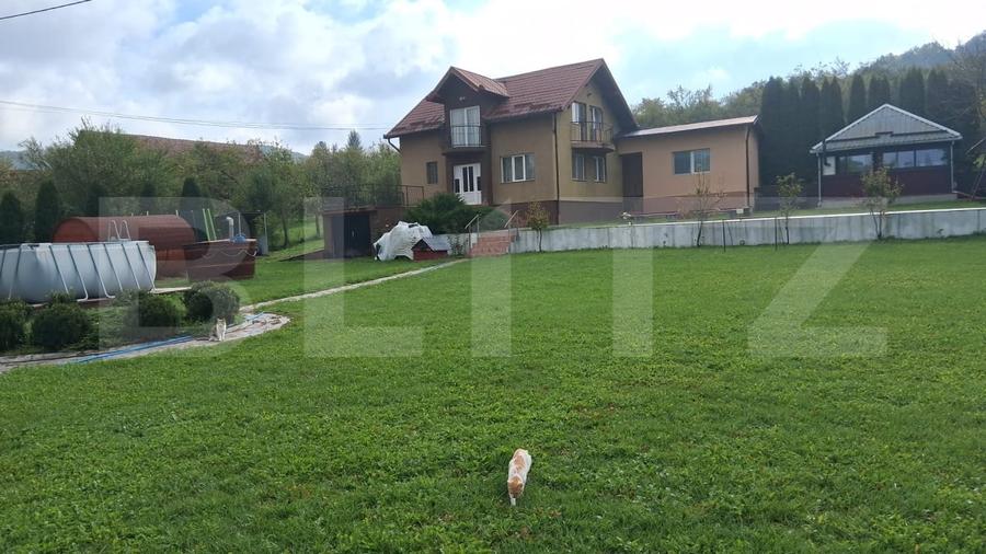 Casă individuală cu 7 camere cu Piscina în Cornești