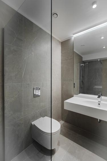 Apartament cu 4 camere semidecomandat în Colentina