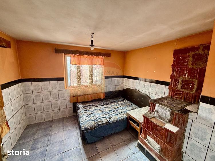 Casă cu 4 camere cu Teren 7727 Mp în Cârligele