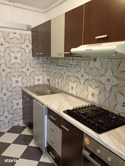 Apartament cu 3 camere semidecomandat în Obor