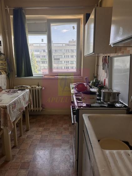 Apartament cu 3 camere semidecomandat în Militari