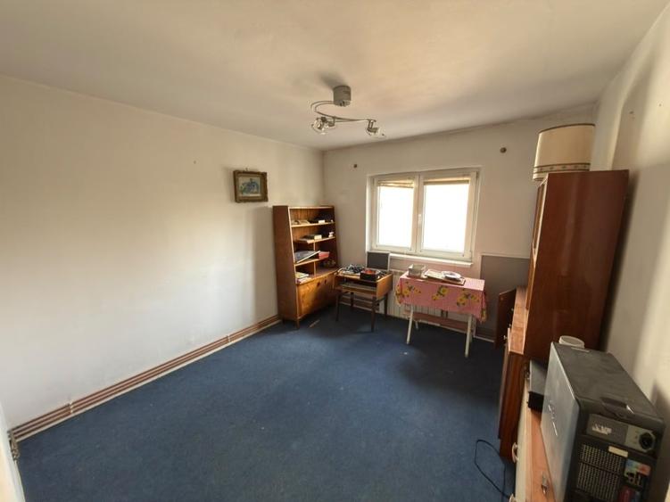 Apartament cu 4 camere decomandat, mobilat în Central