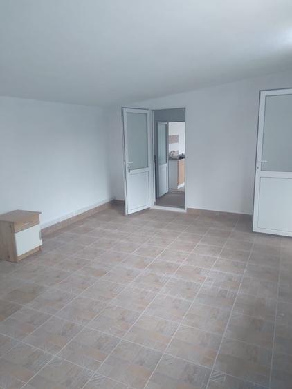 Spațiu comercial, de 200 mp, în Valea