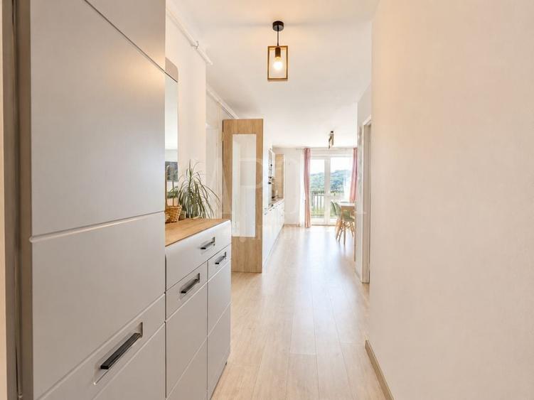 Apartament cu 3 camere semidecomandat în Dâmbul Rotund