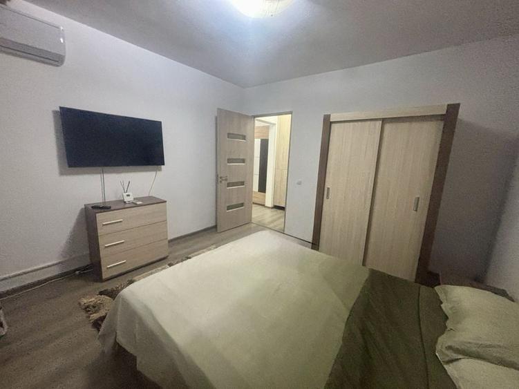 Apartament cu 2 camere semidecomandat în Craiovița Nouă