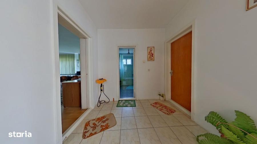 Casă cu 4 camere în Stana