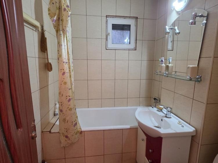 Apartament cu 3 camere decomandat în Dristor